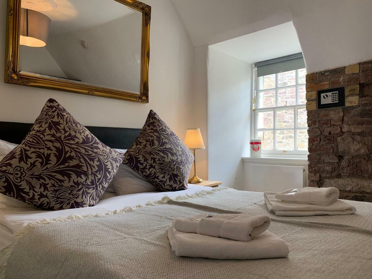 Royal Mile Balconies By The Castle 5* EDI